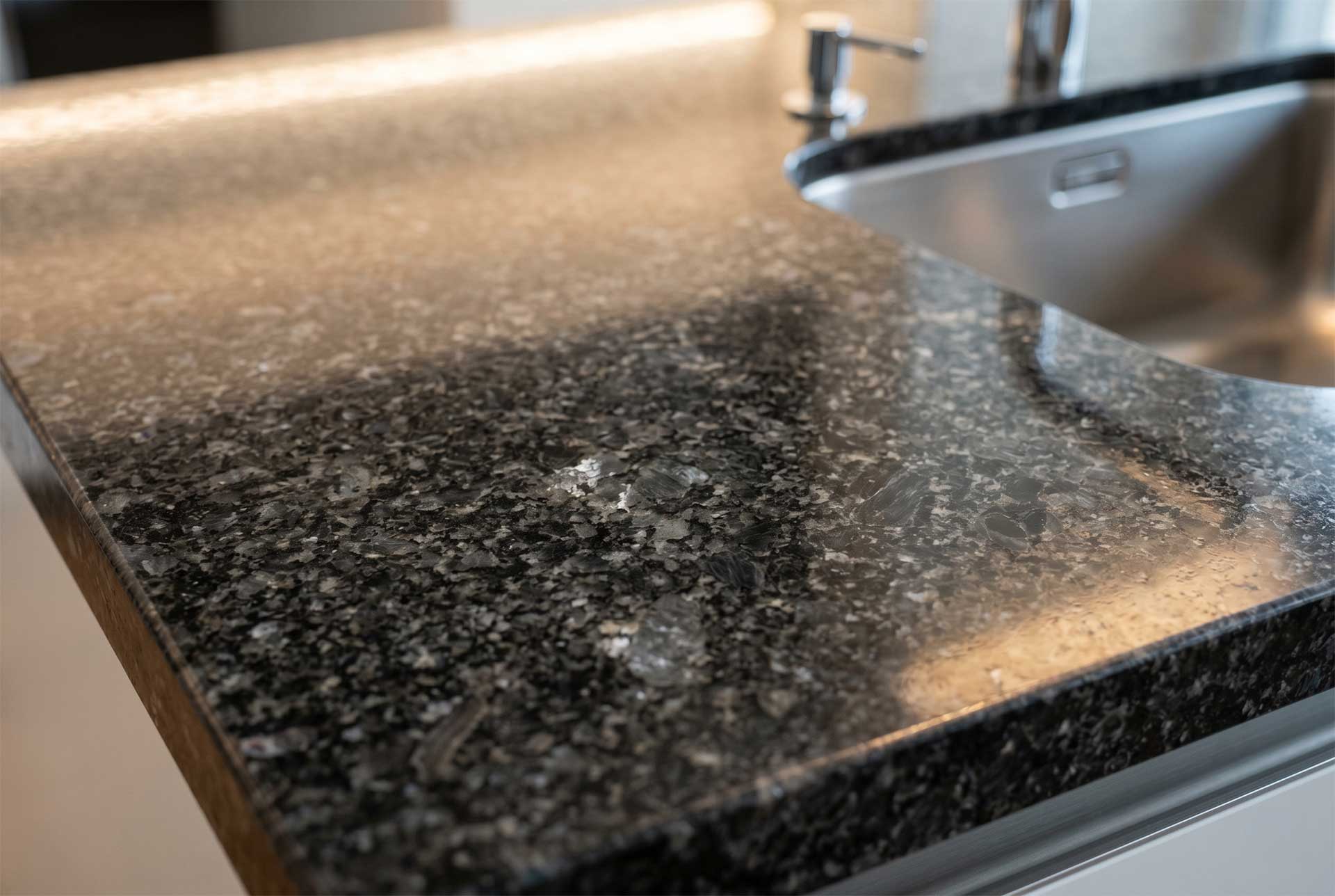 Plan de travail granit naturel Vicarini — Cailler Électroménager